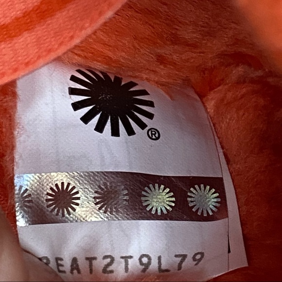 UGG Fluff Yeah Slides - Picture 10 of 10